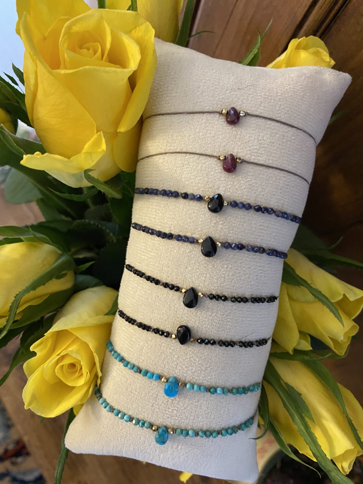Braccialetti con pietre semipreszione